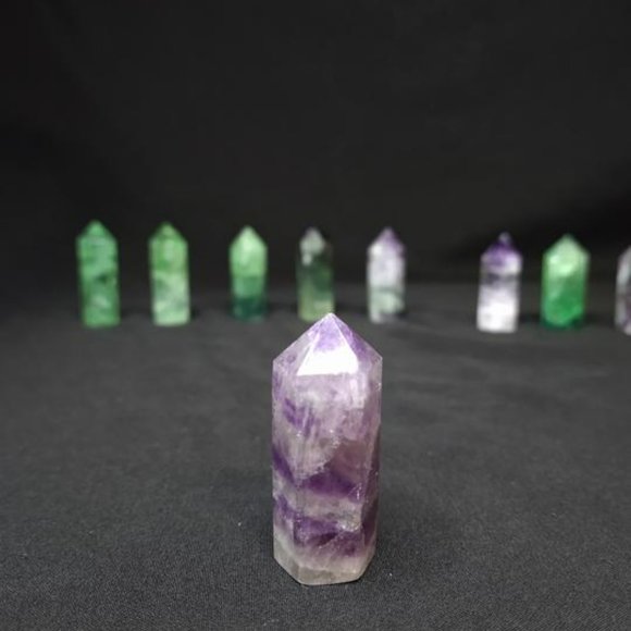 Beautiful faceted Fluorite Points - Picture 10 of 14